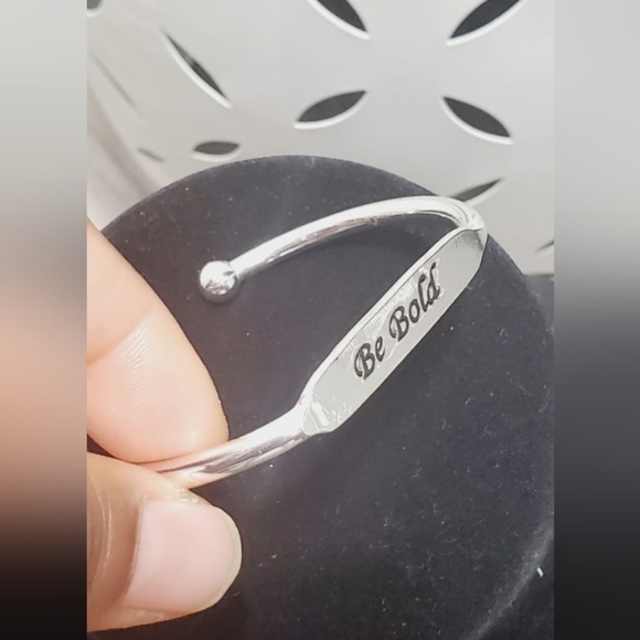 "Be Bold" Customized Name Nameplate Bracelet Personalized Stainless Steel. 🌴 - Picture 3 of 9